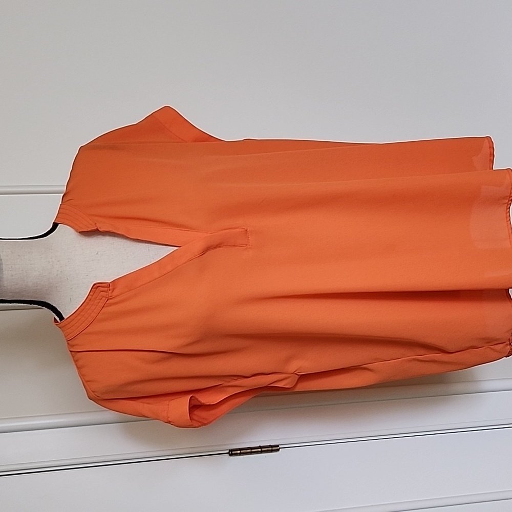 Pretty orange short sleeve top